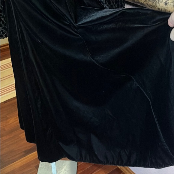 VTG Niki Elegant Dress Black Velvet Long Sleeve with Sheer Cut outs -luxury Sz 8 - Picture 3 of 14
